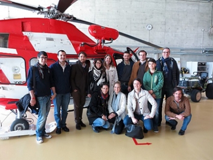 Foto di gruppo RAC Lugano-Ceresio alla visita della base REGA a Locarno